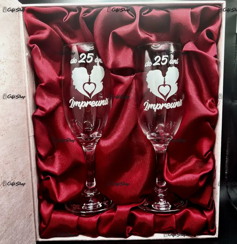 Aniversare 25 ani sarut, set 2 pahare cu mesaj in cutie